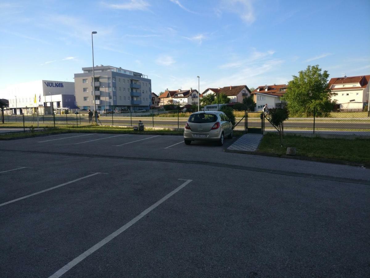 Apartman Luna Near Zagreb Airport เวลิคาโกริตซา ภายนอก รูปภาพ
